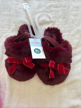 Cat & Jack Burgundy Plush Baby Slippers with Velvet Bow - XL 11/12